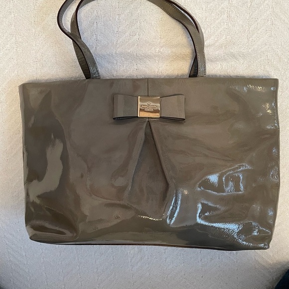 Kate Spade Patent leather grey shoulder bag with bow. - Picture 1 of 11
